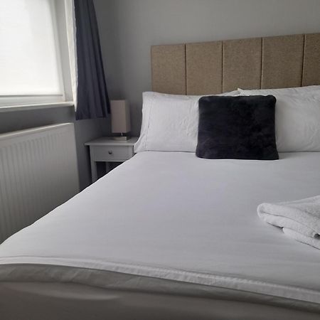 Вілла Bright 4-Bed House 15 Min To Manchester Centre Екстер'єр фото