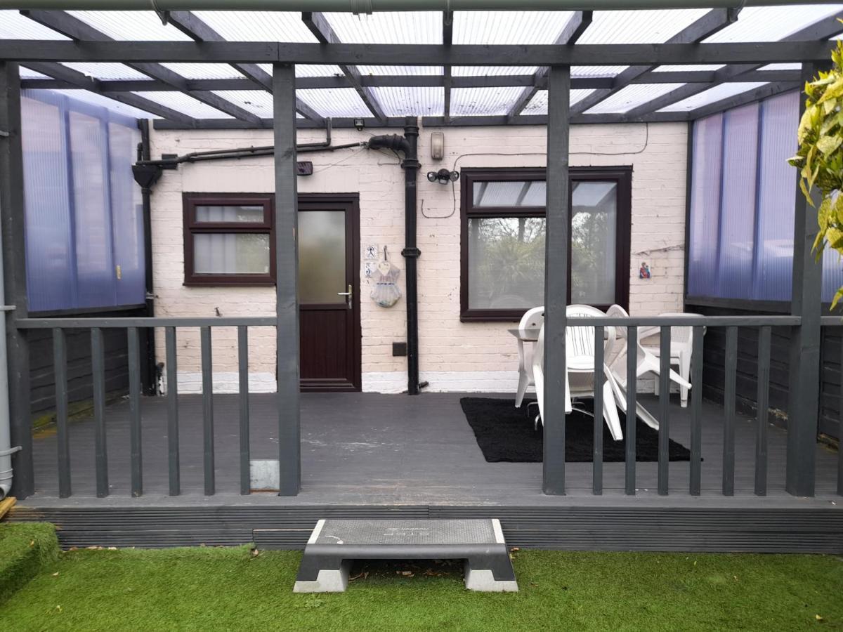 Вілла Bright 4-Bed House 15 Min To Manchester Centre Екстер'єр фото