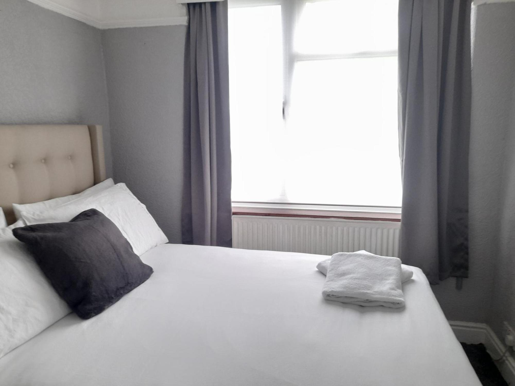Вілла Bright 4-Bed House 15 Min To Manchester Centre Екстер'єр фото